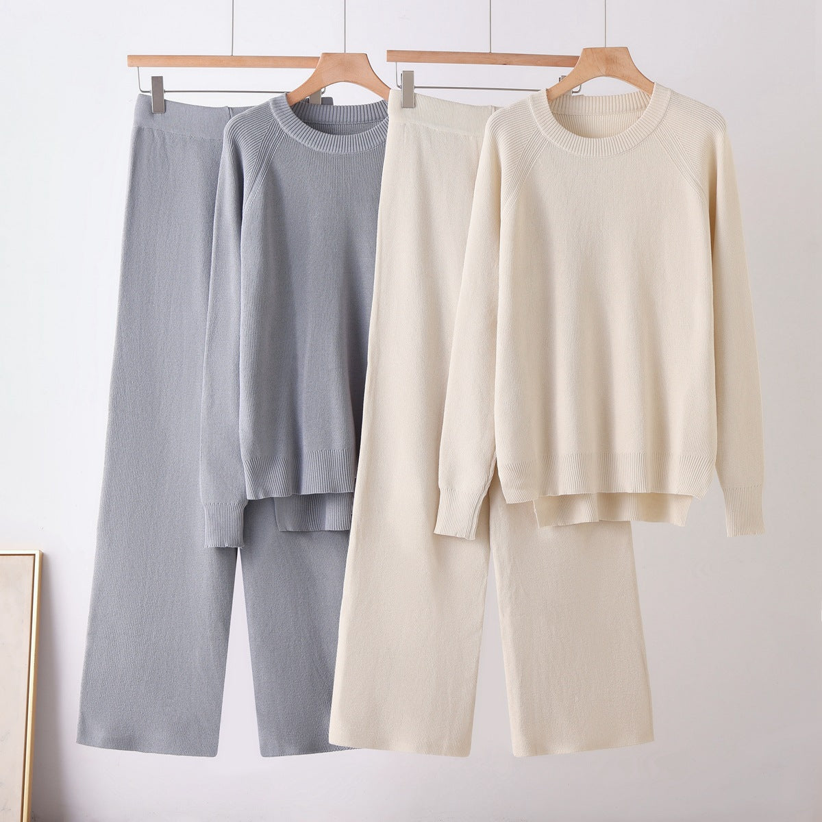 Ensemble deux-pièces pour femmes avec pantalon large, manches longues amples et col rond
