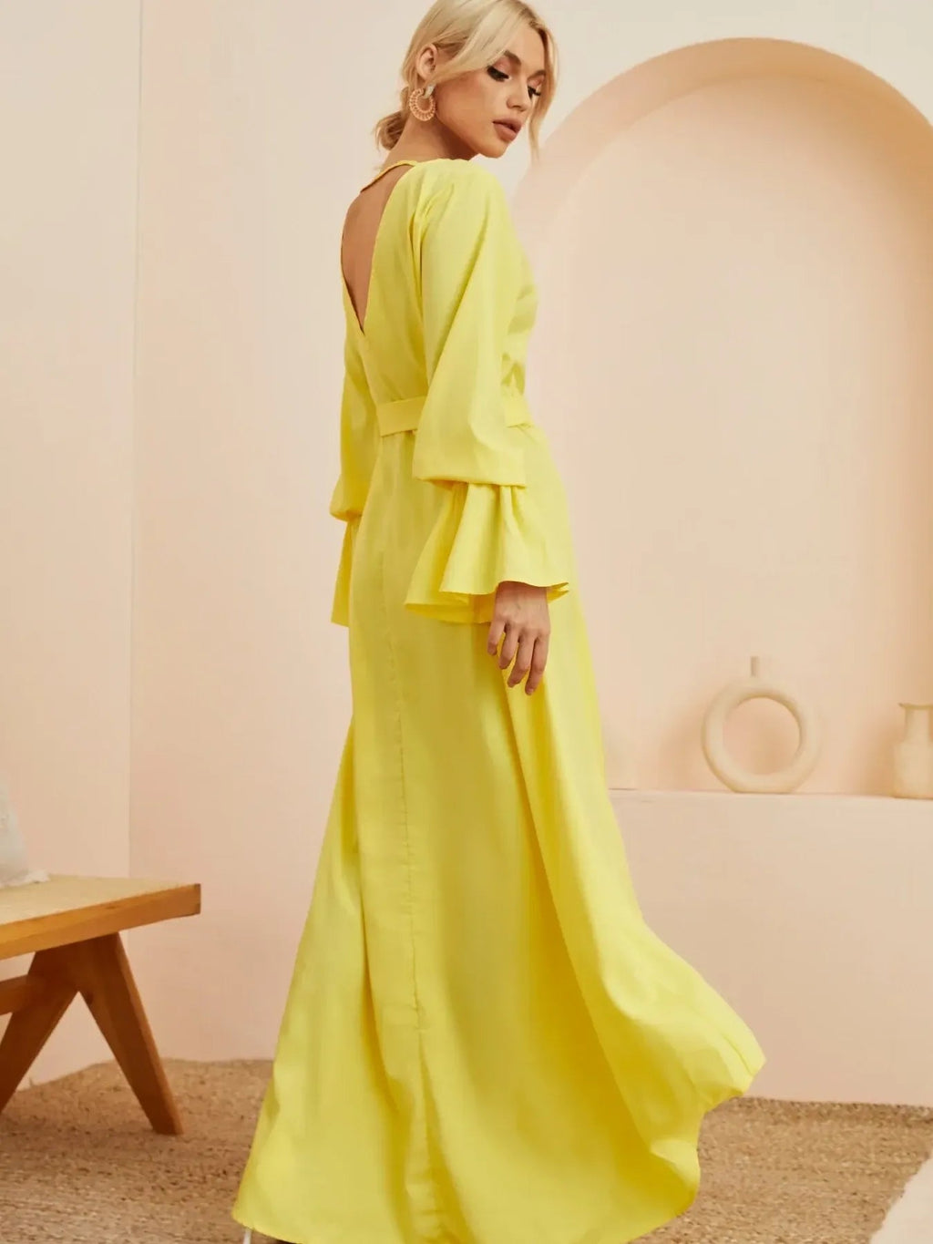 Robe longue portefeuille à volants avec manches cloche