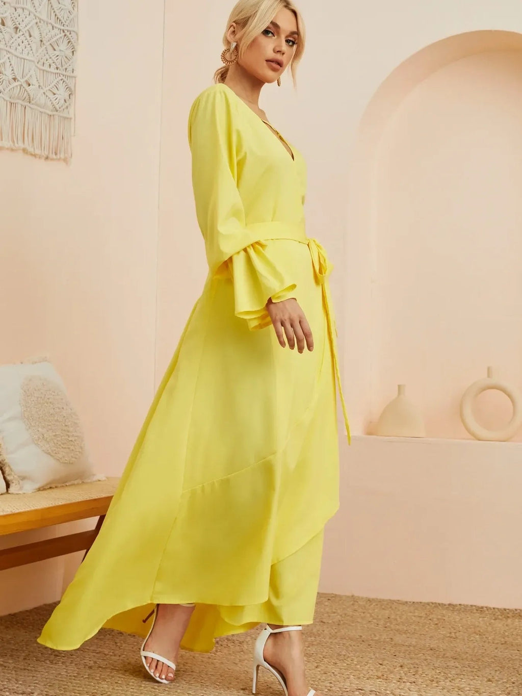 Robe longue portefeuille à volants avec manches cloche