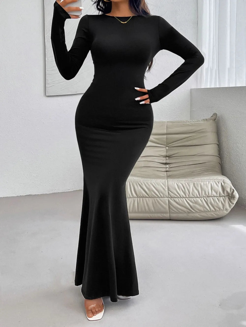 Robe maxi Devine à manches longues, col rond et dos nu