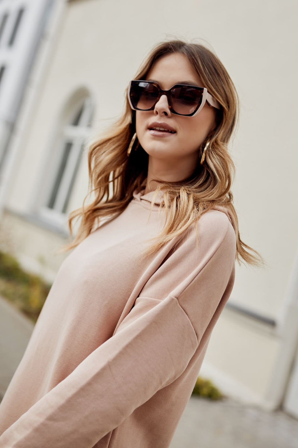 Robe midi sportive avec capuche, beige FI725