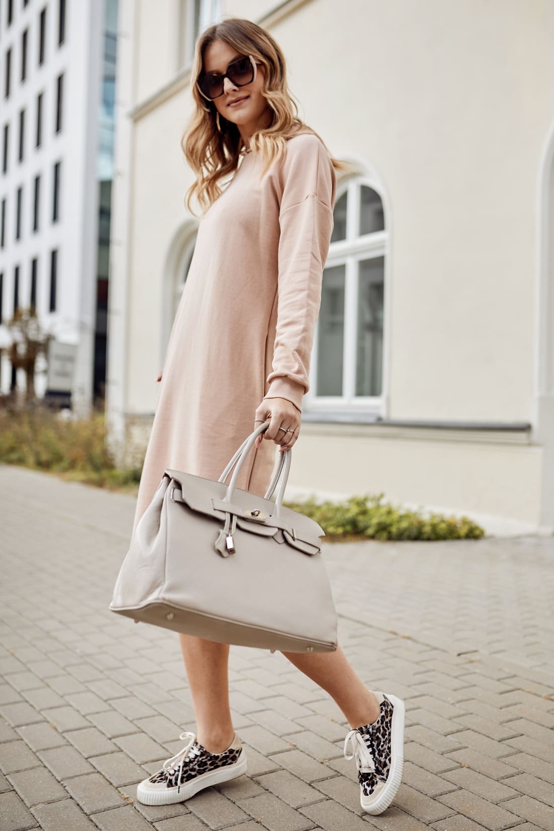 Robe midi sportive avec capuche, beige FI725