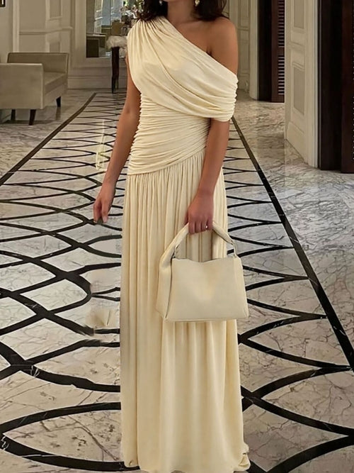 Robe maxi élégante plissée avec détail une épaule